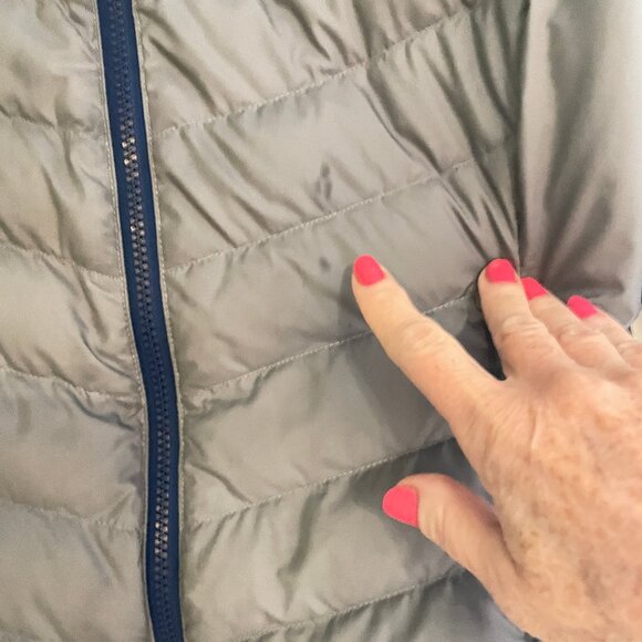 North face Gray bomber jacket size small petite but fits like a small - Picture 8 of 12